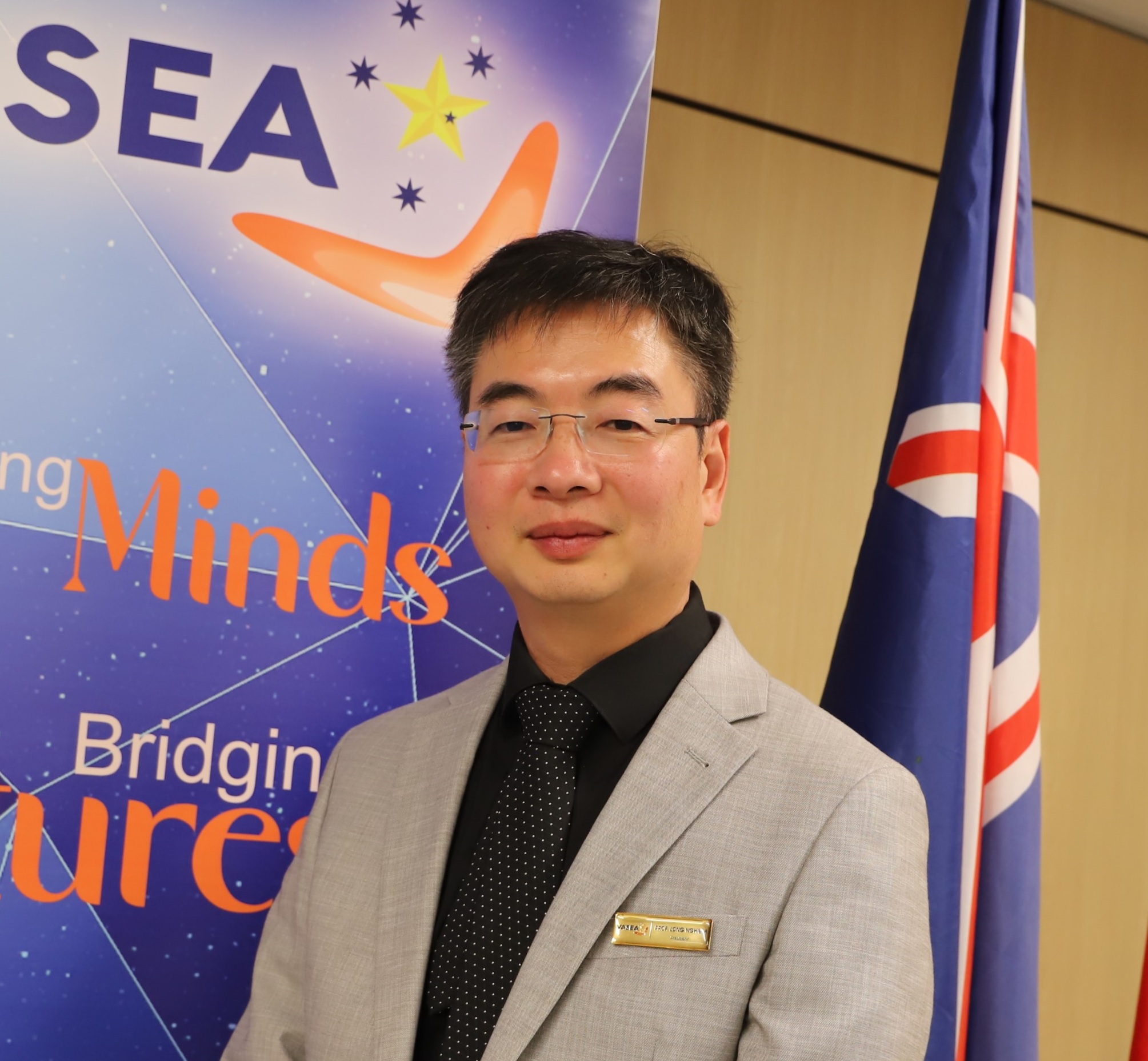 Photo of prof. Long Nghiem